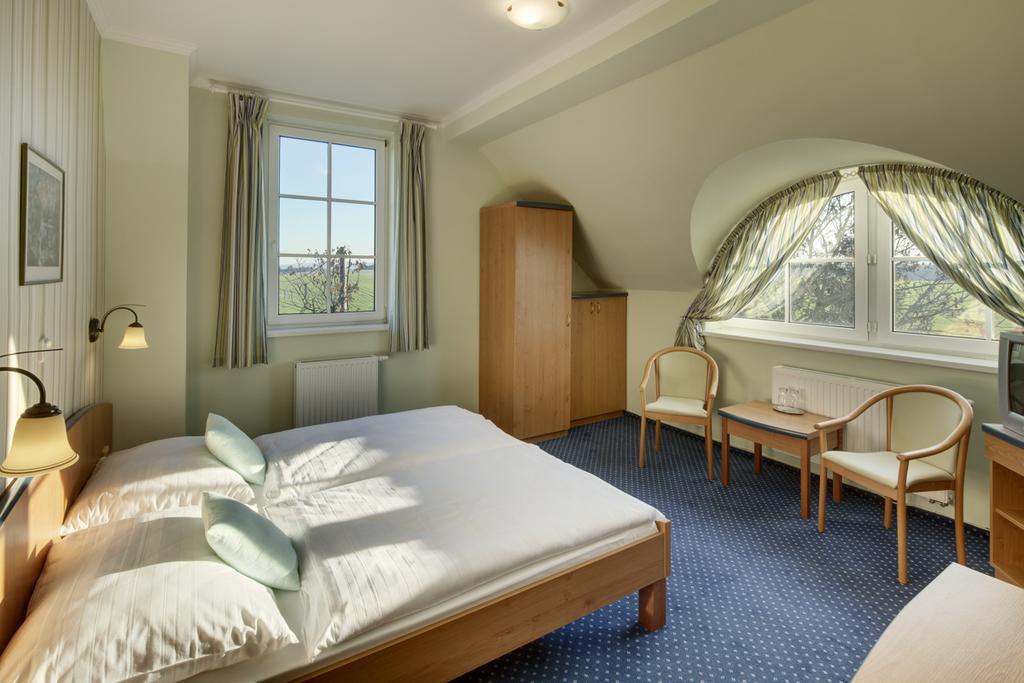 Hotel Kolonie Křivoklát Zimmer foto